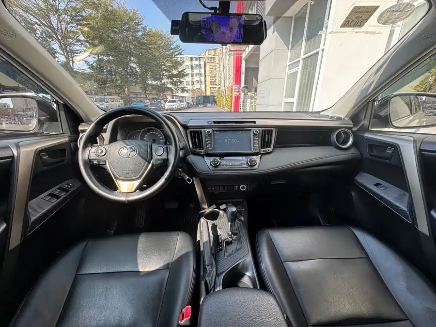 Used Toyota RAV4 Rongfang 2015 2.0L CVT two-wheel drive fashion version
