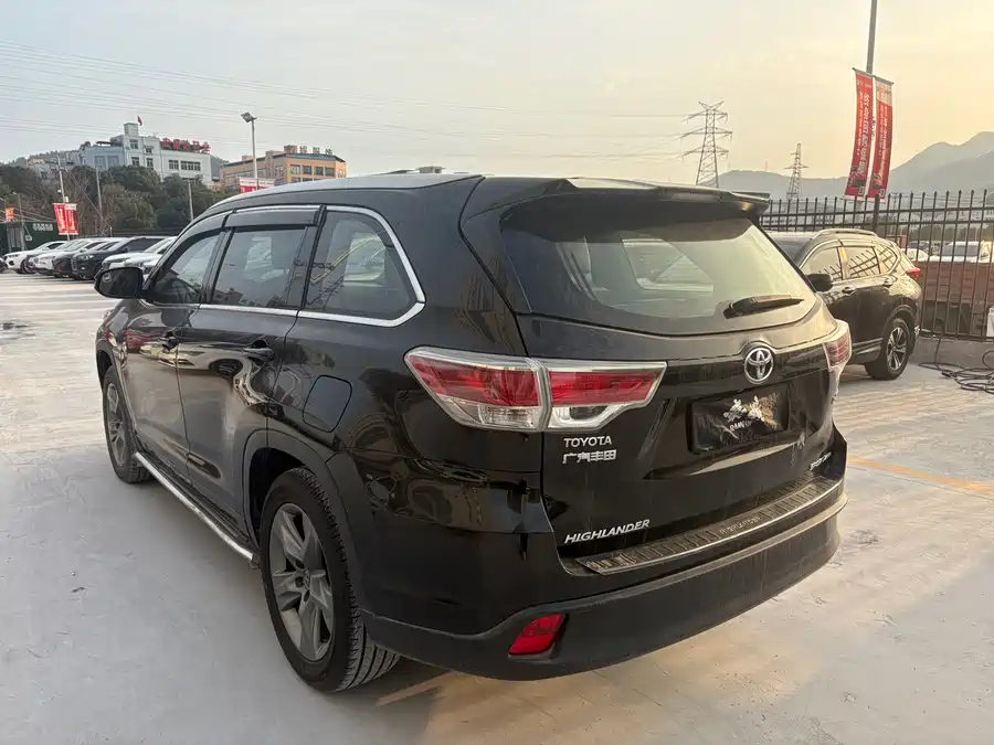 900x675_0_q87_c42_autohomecar__ChxpV2mBtNeAXO3YAAiBf0Im42w751.jpg.webp Used Toyota Highlander 2015 2.0T four-wheel drive luxury version 7 seats