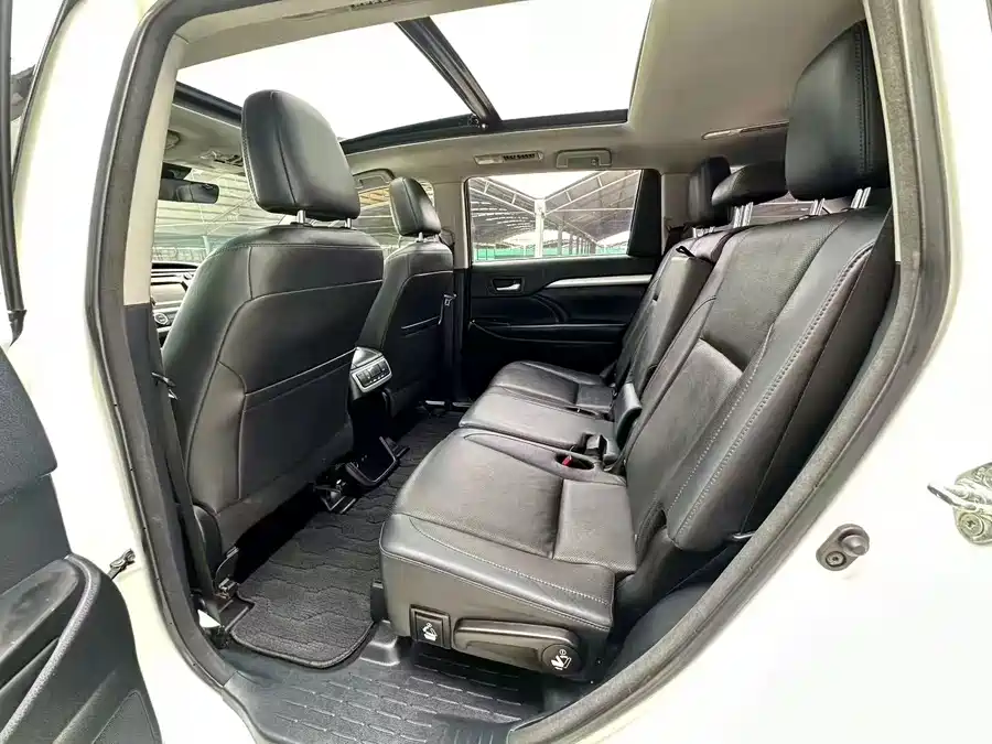 900x675_0_q87_c42_autohomecar__ChxpV2mEJW-AdJPZAAMb9DQ1wPI525.jpg.webp Used Toyota Highlander 2018 2.0T four-wheel drive luxury version