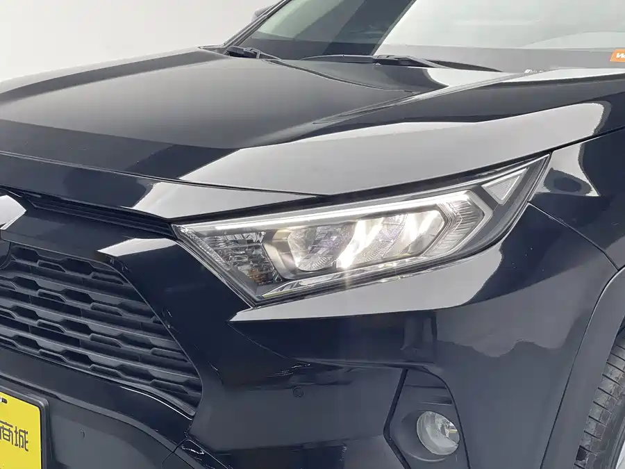 Used Toyota RAV4 Rongfang 2021 2.0L CVT two-wheel drive fashion version