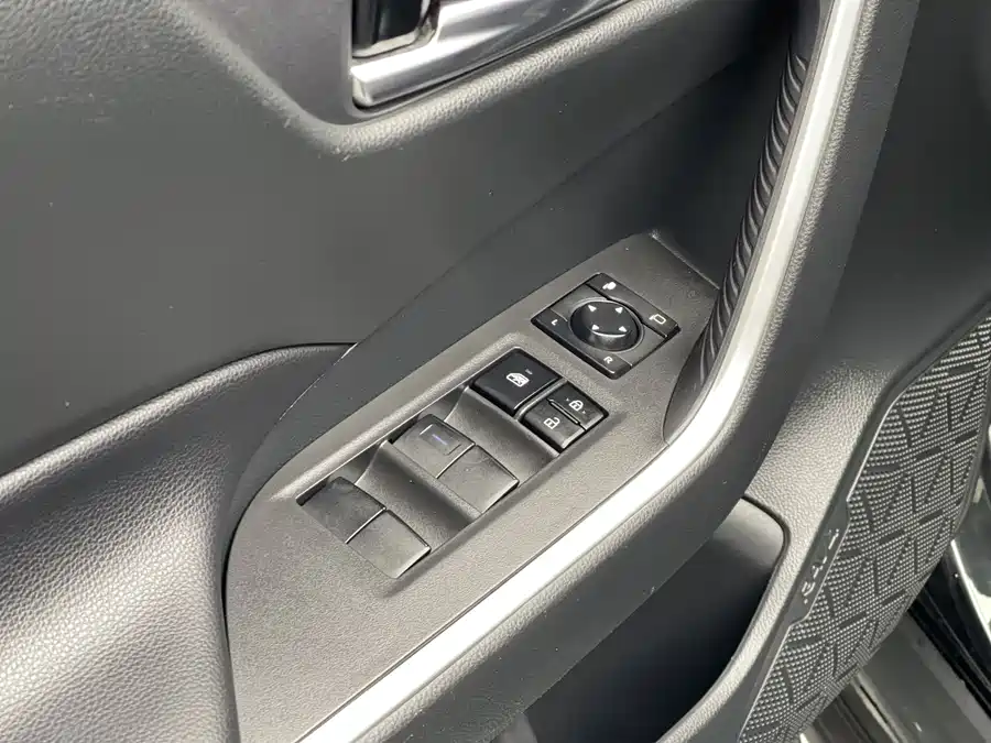 Used Toyota RAV4 Rongfang 2021 2.0L CVT two-wheel drive fashion version