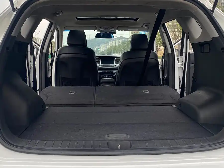 900x675_0_q87_c42_autohomecar__ChxpV2mHCVKAEp5LAAajROcFO7Q248.jpg.webp Used Hyundai Tucson 2015 1.6T dual-clutch two-wheel drive intelligent model