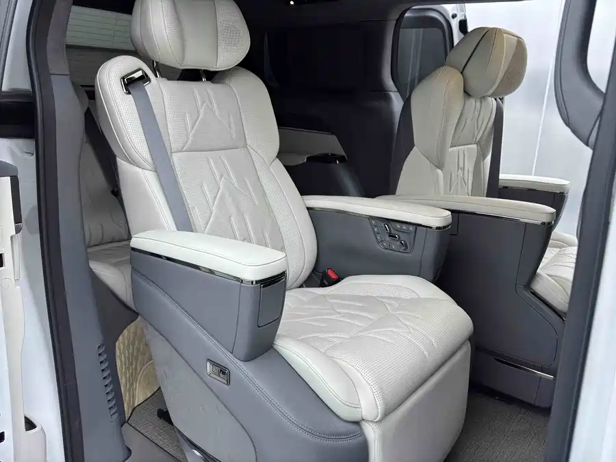 900x675_0_q87_c42_autohomecar__ChxpV2mJRt2AJg0hAAT9hkVMYZw847.jpg.webp Used Zeekr 009 2024 seven-seat aisle version four-wheel drive 108kWh