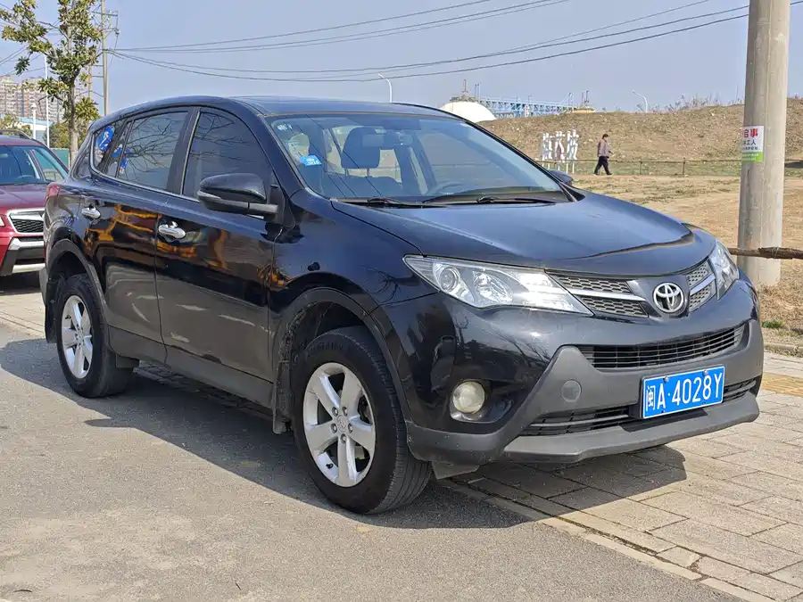 900x675_0_q87_c42_autohomecar__ChxpV2mJVsOACRwbAAi2XHXgUI0501.jpg.webp Used Toyota RAV4 Rongfang 2015 2.5L automatic four-wheel drive elite version