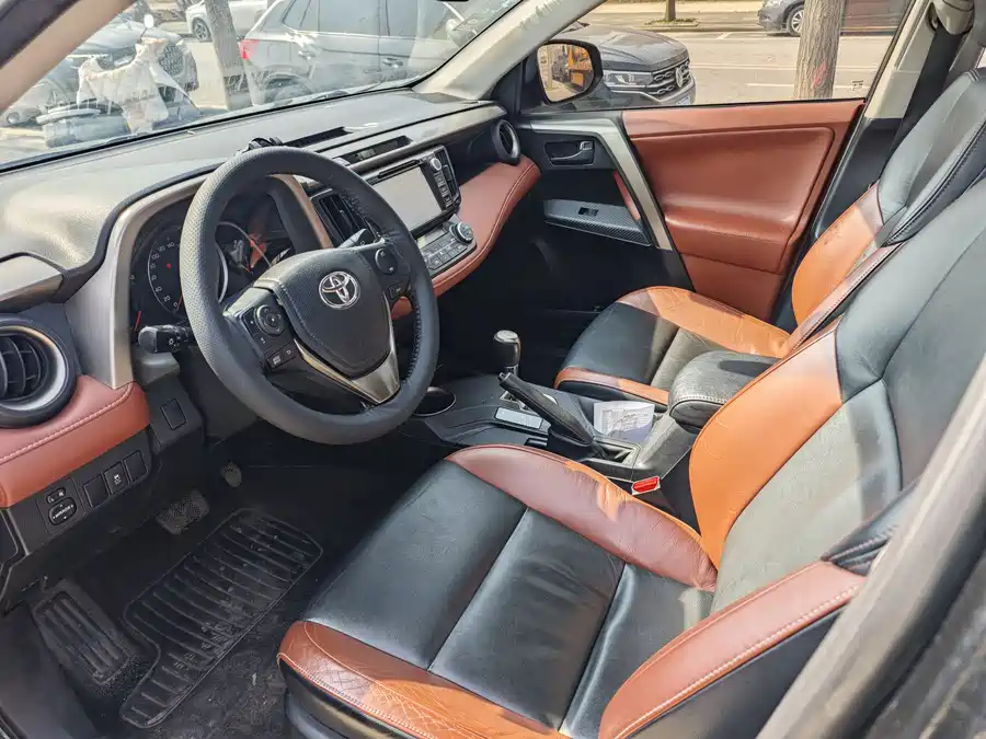 900x675_0_q87_c42_autohomecar__ChxpV2mJVsWAF1j3AAeO4tMDN7M517.jpg.webp Used Toyota RAV4 Rongfang 2015 2.5L automatic four-wheel drive elite version