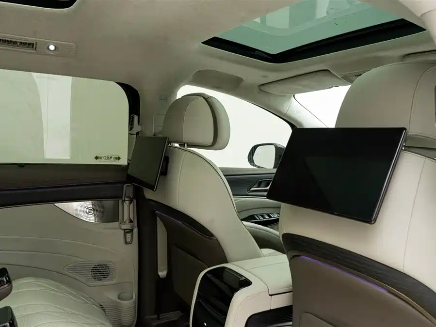900x675_0_q87_c42_autohomecar__ChxpV2mJonWAU1c2AAFd1LitaMU761.jpg.webp Used Denza D9 2022 EV 600 four-wheel drive flagship model