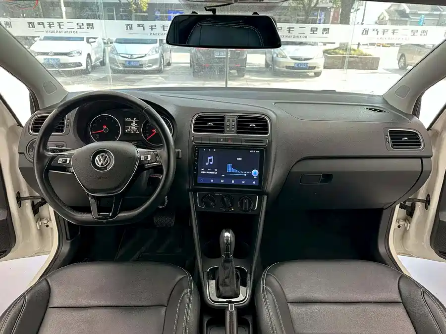 Used Volkswagen Polo 2016 1.6L automatic comfort model