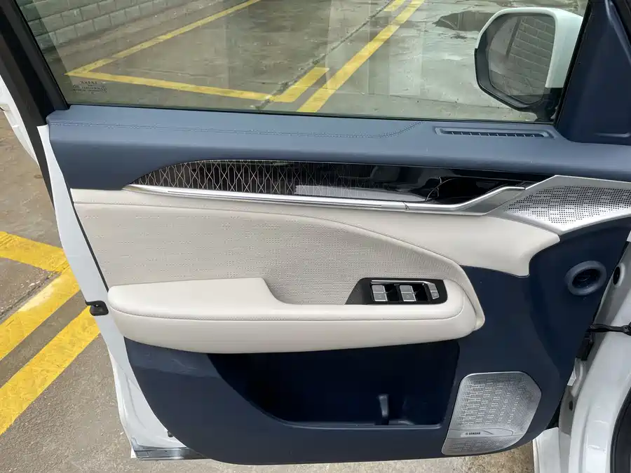 900x675_0_q87_c42_autohomecar__ChxpV2mcD_iAf-krAAVqBR87a6E923.jpg.webp Used Zeekr 009 2022 WE version