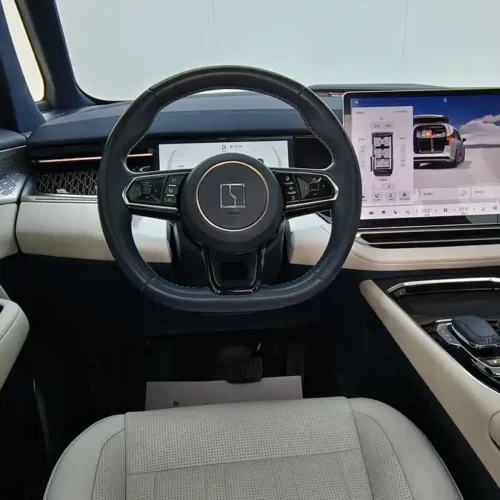 900x675_0_q87_c42_autohomecar__ChxpV2mcYyaALzn3AAR4D2xH7A8812.jpg.webp Used Zeekr 009 2022 facelift WE version