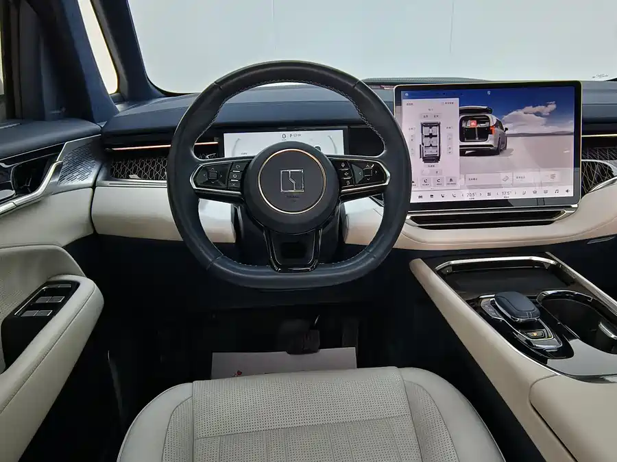 900x675_0_q87_c42_autohomecar__ChxpV2mcYyaALzn3AAR4D2xH7A8812.jpg.webp Used Zeekr 009 2022 facelift WE version
