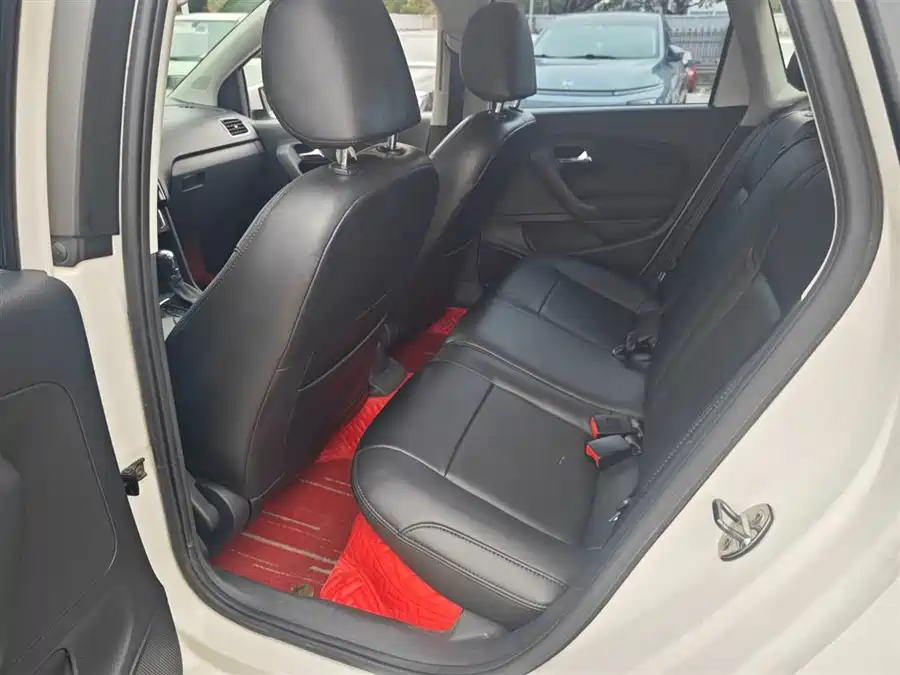 Used Volkswagen Polo 2016 1.6L automatic comfort model