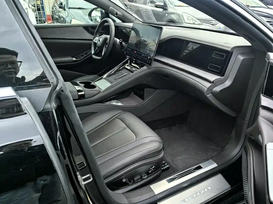 Used Denza Z9 2024 1100km four-wheel drive Max version