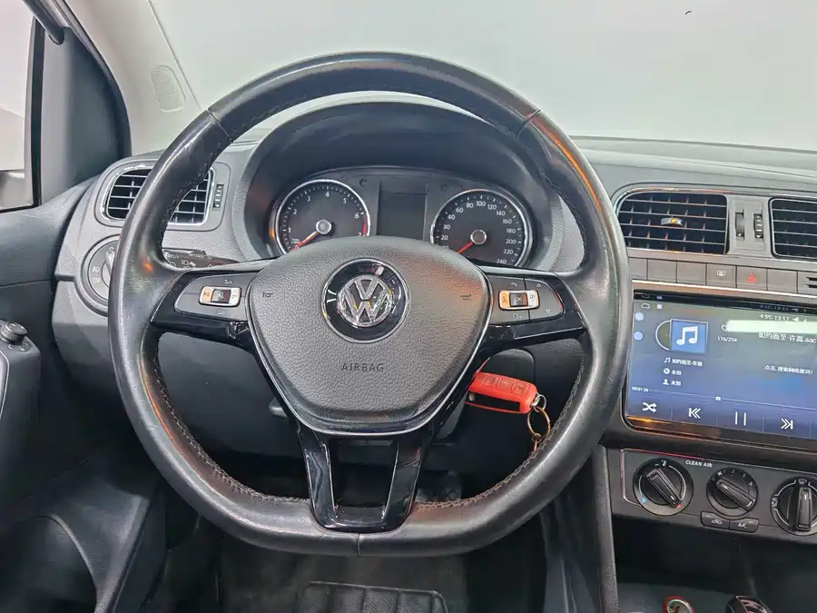 Used Volkswagen Polo 2016 1.6L automatic comfort model