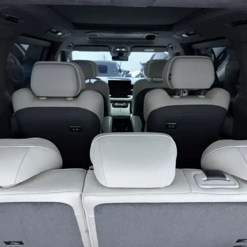 900x675_0_q87_c42_autohomecar__ChxpV2mhTKKABH9VAAOwfst-dI0262.jpg.webp Used Zeekr 009 2024 seven-seater aisle version 108kWh