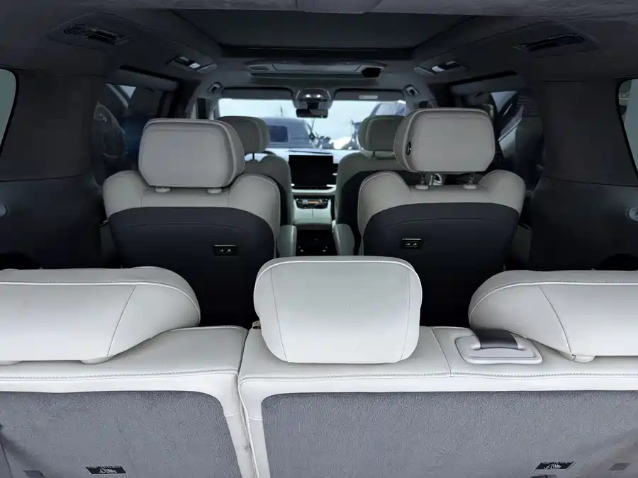 900x675_0_q87_c42_autohomecar__ChxpV2mhTKKABH9VAAOwfst-dI0262.jpg.webp Used Zeekr 009 2024 seven-seater aisle version 108kWh