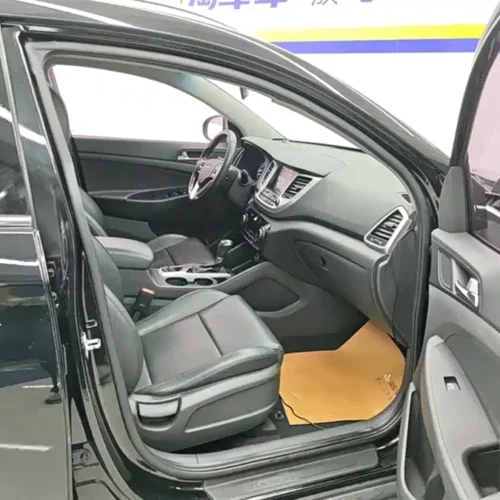 900x675_0_q87_c42_autohomecar__ChxpV2mhXHyAJszOAAHSa8ANjSQ798.jpg.webp Used Hyundai Tucson 2015 1.6T dual-clutch two-wheel drive intelligent model