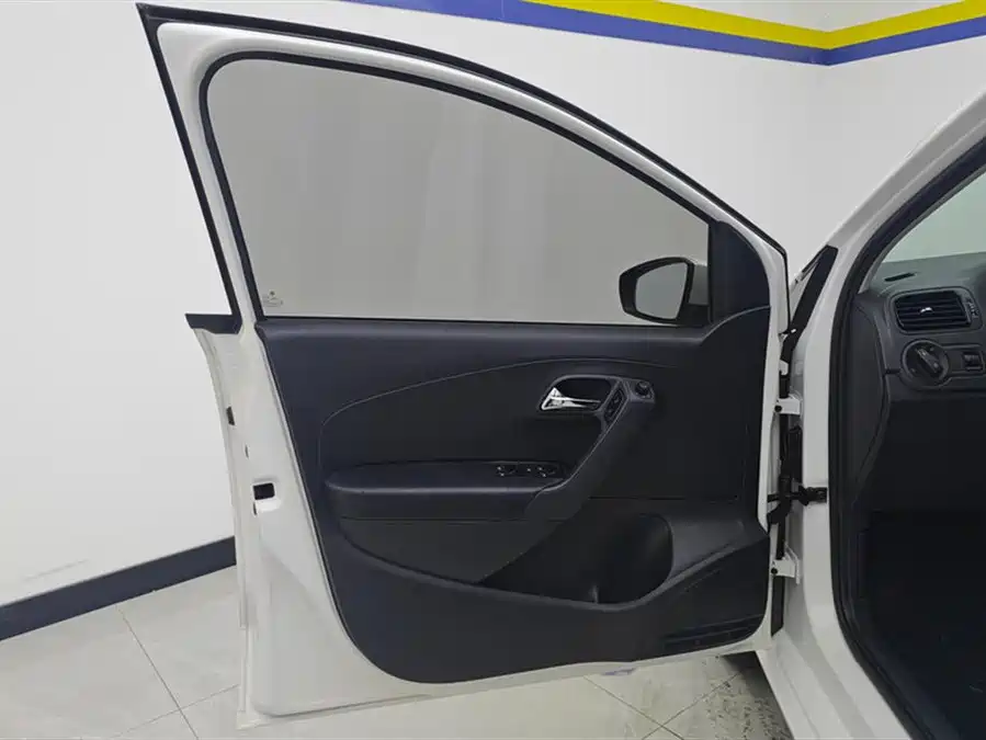 Used Volkswagen Polo 2016 1.4L automatic fashion model