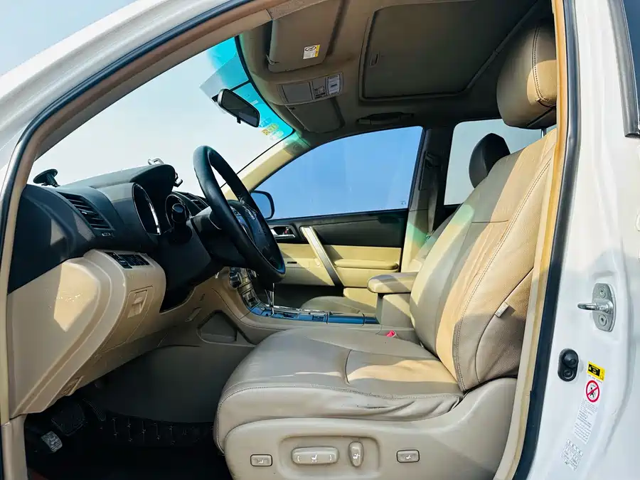 900x675_0_q87_c42_autohomecar__ChxpV2mib8WAc1OLAAgBBoAuaUk983.jpg.webp Used Toyota Highlander 2009 2.7L 2WD 7-seat luxury version