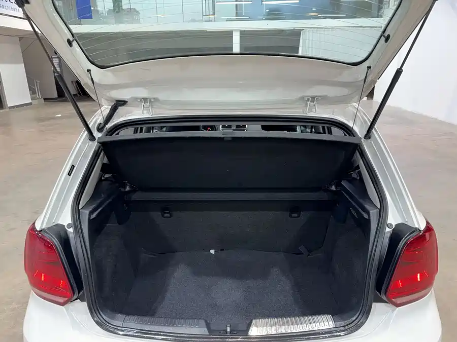 Used Volkswagen Polo 2016 1.4L automatic fashion model