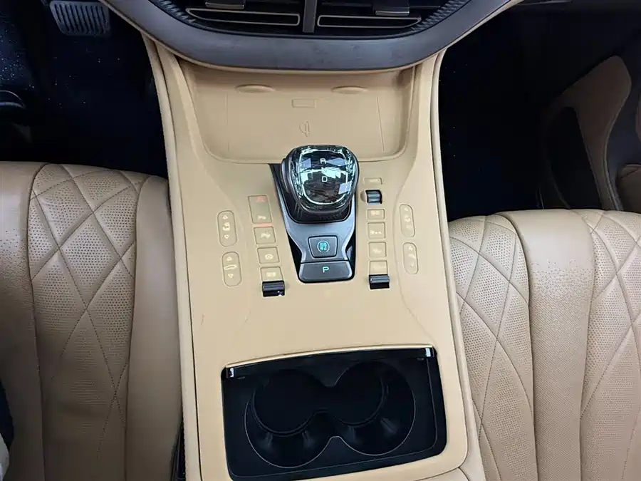 Used Denza D9 2022 EV 600 four-wheel drive flagship model
