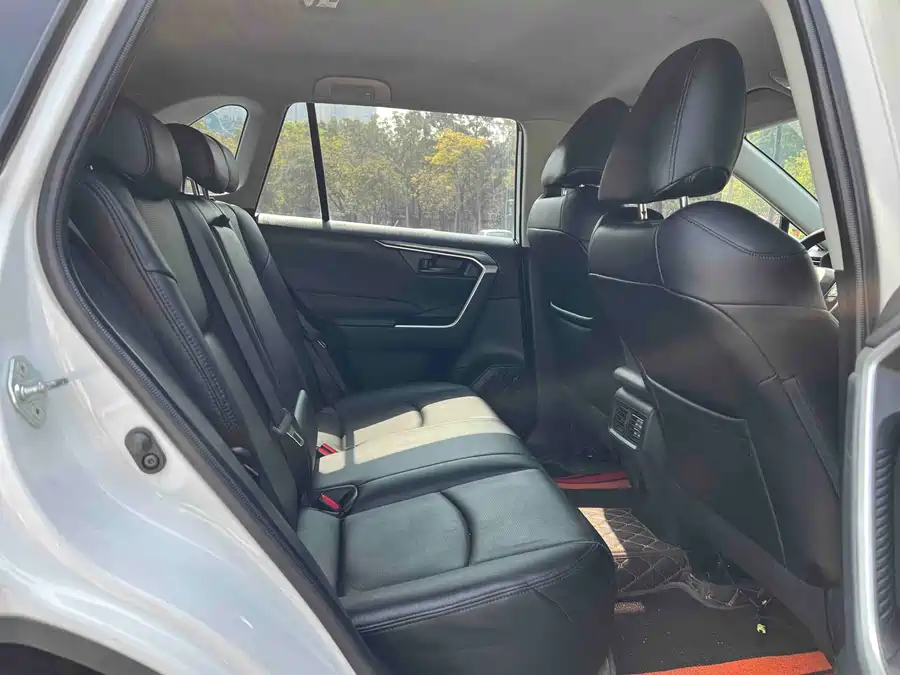 900x675_0_q87_c42_autohomecar__ChxpV2mjBlyAfGtQAAbWnkarnjg693.jpg.webp Used Toyota RAV4 Rongfang 2023 2.0L CVT two-wheel drive urban version