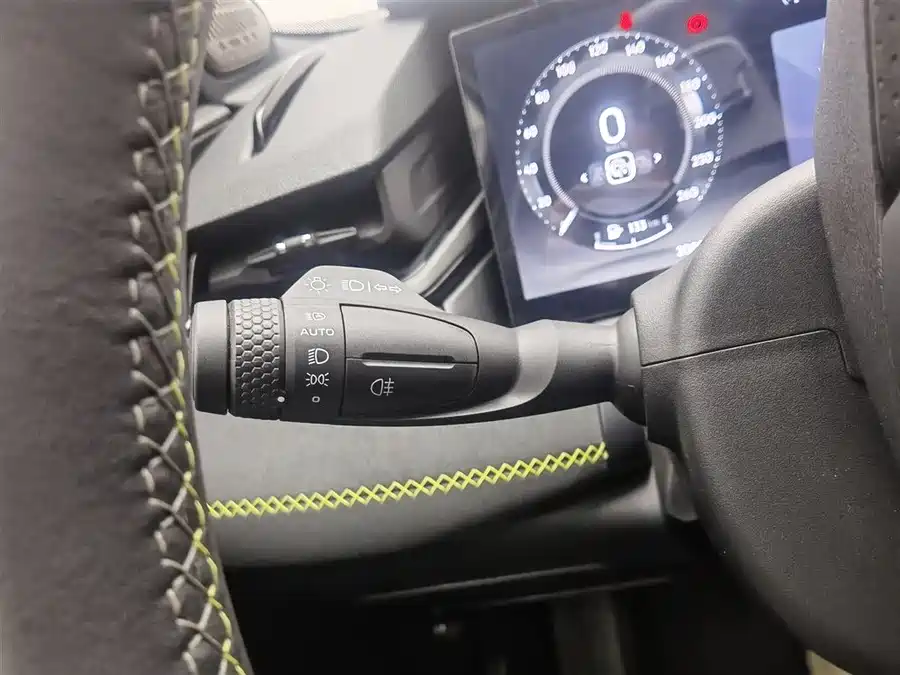 900x675_0_q87_c42_autohomecar__ChxpV2mmPFmAT63-AAGjilDzuA0103.jpg.webp Used Lynk & Co 03 2023 2.0TD DCT Pro