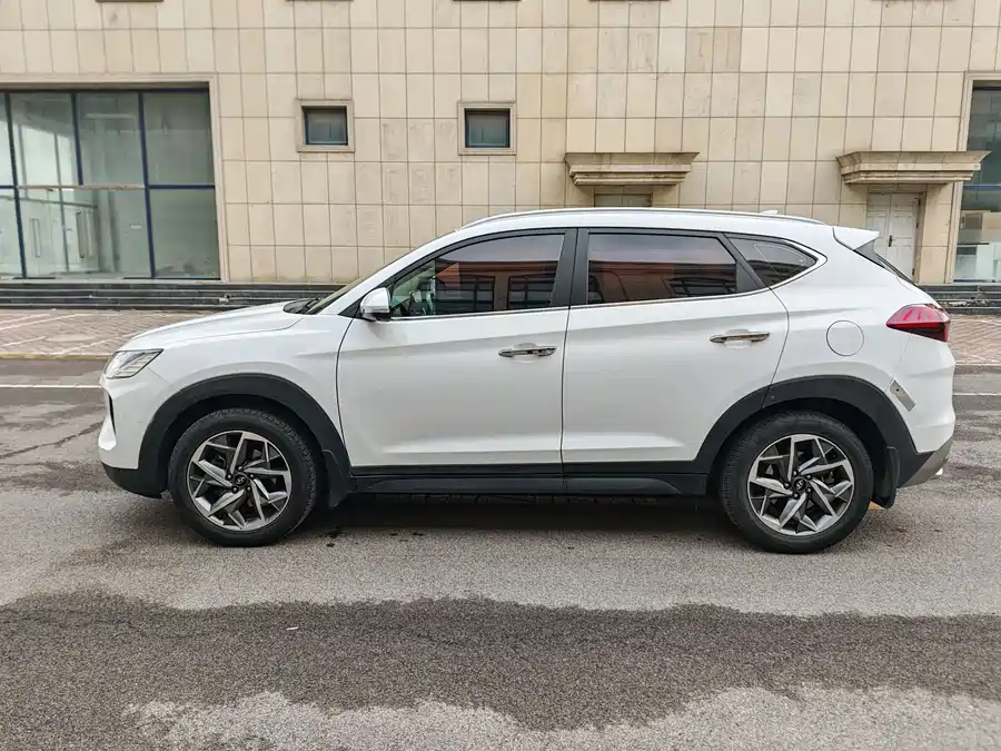 900x675_0_q87_c42_autohomecar__ChxpV2mmfqCACrduAAhcqQ1XiI0017.jpg.webp Used Hyundai Tucson 2019 280TGDi dual-clutch two-wheel drive smart connected version National V