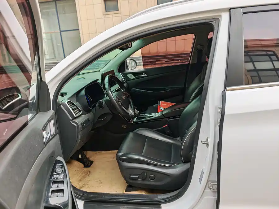 900x675_0_q87_c42_autohomecar__ChxpV2mmfqGAcDQJAAToNVFSvg8670.jpg.webp Used Hyundai Tucson 2019 280TGDi dual-clutch two-wheel drive smart connected version National V