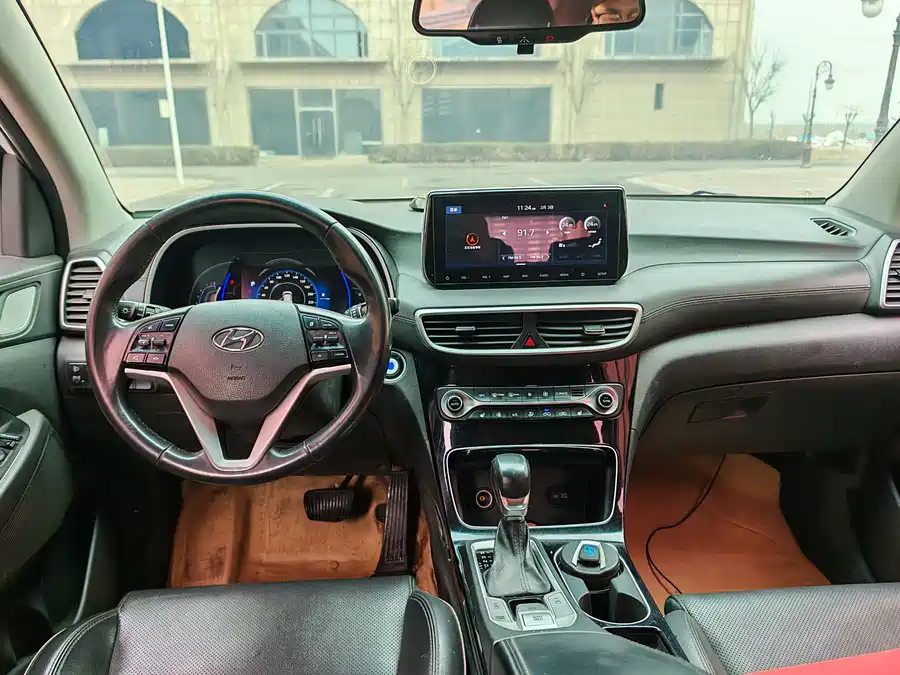 900x675_0_q87_c42_autohomecar__ChxpV2mmfqOAeTLOAAbgFmUTvIk106.jpg.webp Used Hyundai Tucson 2019 280TGDi dual-clutch two-wheel drive smart connected version National V