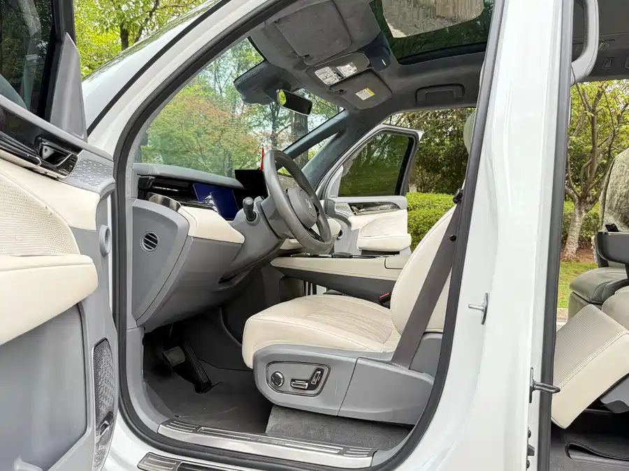 900x675_0_q87_c42_autohomecar__ChxpV2mmlEaAKRgoAAnNL4J4QGM425.jpg.webp Used Zeekr 009 2022 WE version