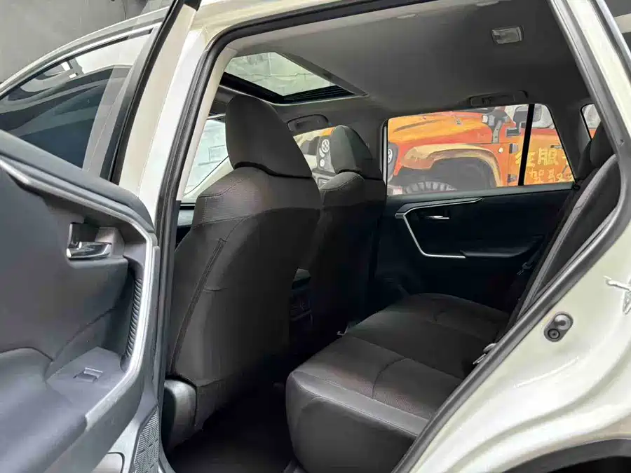 Used Toyota RAV4 Rongfang 2020 2.0L CVT four-wheel drive fashion version