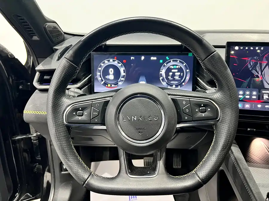 900x675_0_q87_c42_autohomecar__ChxpV2mo4b6AawZ8AAtvoZstugE086.jpg.webp Used Lynk & Co 03 2023 1.5TD DCT Pro
