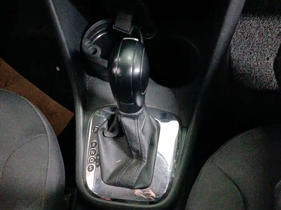 900x675_0_q87_c42_autohomecar__ChxpV2moMEGAOTcfAAIaYnV6uuY420.jpg.webp Used Volkswagen Polo 2013 1.6L automatic comfort version
