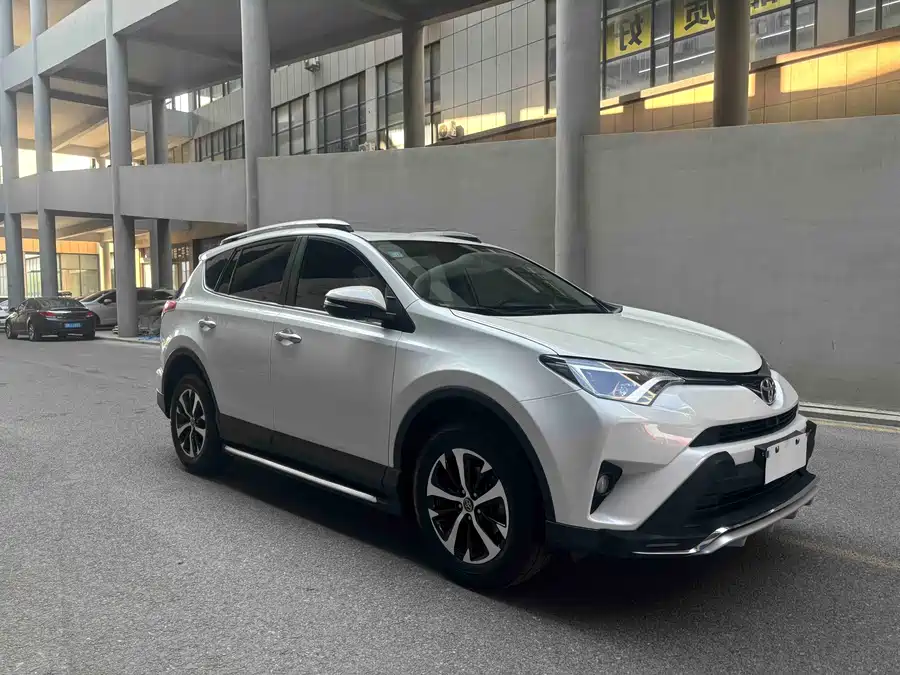 Used Toyota RAV4 Rongfang 2018 2.0L CVT two-wheel drive fashion X version