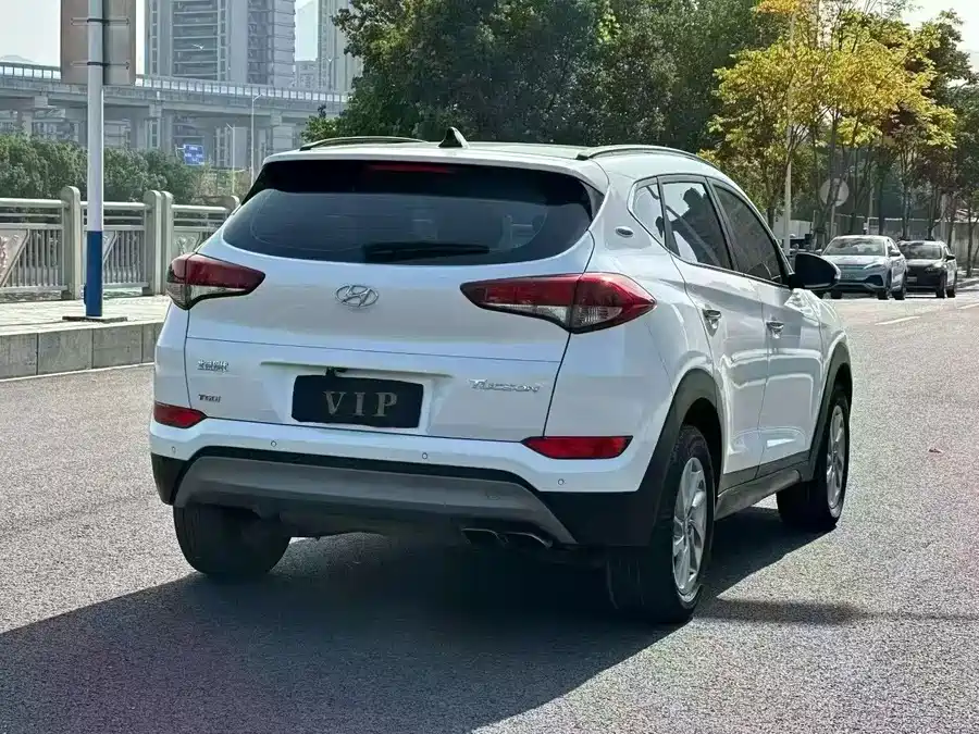 900x675_0_q87_c42_autohomecar__ChxpV2mpRPWALyDFAAm-bSt7mUI953.jpg.webp Used Hyundai Tucson 2018 1.6T dual-clutch two-wheel drive 15th anniversary special edition