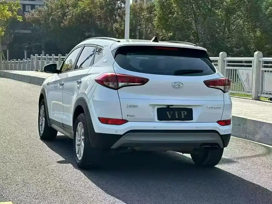 900x675_0_q87_c42_autohomecar__ChxpV2mpRPeABlWHAAnMhgeZ5yc935.jpg.webp Used Hyundai Tucson 2018 1.6T dual-clutch two-wheel drive 15th anniversary special edition