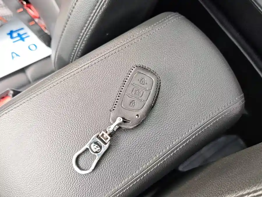 900x675_0_q87_c42_autohomecar__ChxpV2mpYi2AeZRuAAMFVpUZhNw221.jpg.webp Used Hyundai Tucson 2015 1.6T dual-clutch two-wheel drive intelligent model