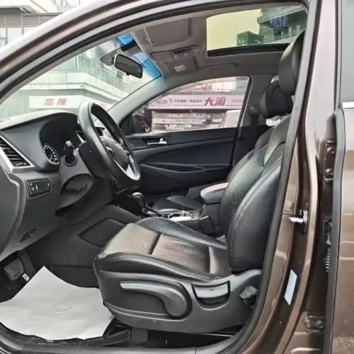 900x675_0_q87_c42_autohomecar__ChxpV2mpYieAaroBAAJwvSVqutA021.jpg.webp Used Hyundai Tucson 2015 1.6T dual-clutch two-wheel drive intelligent model