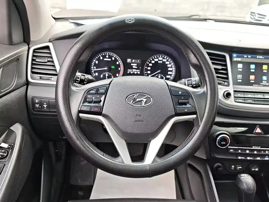 900x675_0_q87_c42_autohomecar__ChxpV2mpYiqAfwXRAALGCR-KmXs267.jpg.webp Used Hyundai Tucson 2015 1.6T dual-clutch two-wheel drive intelligent model