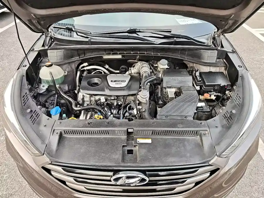 900x675_0_q87_c42_autohomecar__ChxpV2mpYjCAefSDAAPN3fr0kCw724.jpg.webp Used Hyundai Tucson 2015 1.6T dual-clutch two-wheel drive intelligent model