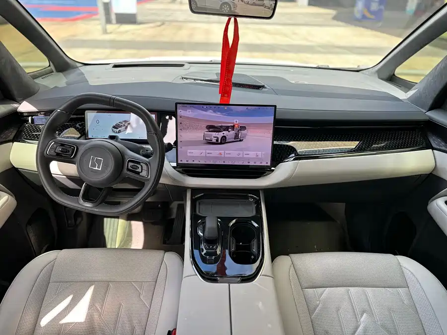 900x675_0_q87_c42_autohomecar__ChxpV2mqUH6ARVgsAAmlwfsMCMc881.jpg.webp Used Zeekr 009 2024 seven-seat aisle version four-wheel drive 108kWh