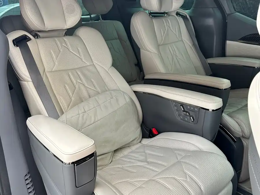 900x675_0_q87_c42_autohomecar__ChxpV2mqUICAVvQcAAkYdgujT3A800.jpg.webp Used Zeekr 009 2024 seven-seat aisle version four-wheel drive 108kWh
