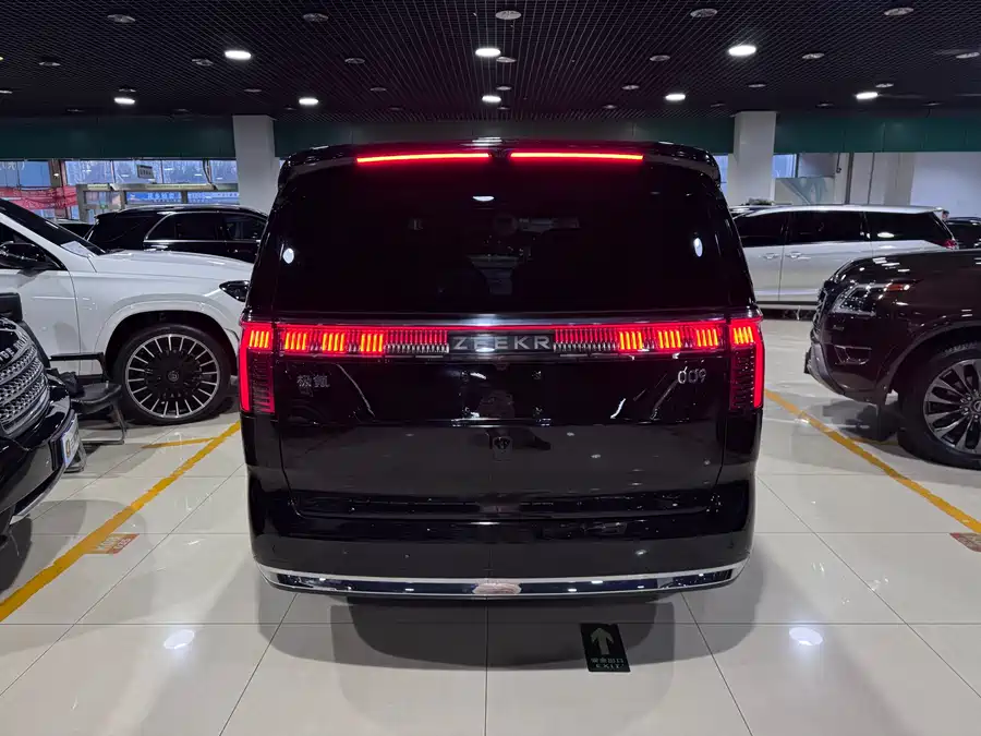 900x675_0_q87_c42_autohomecar__ChxpV2mqq0CAUJhEAAguLwETkos051.jpg.webp Used Zeekr 009 2024 six-seat executive version four-wheel drive 108kWh