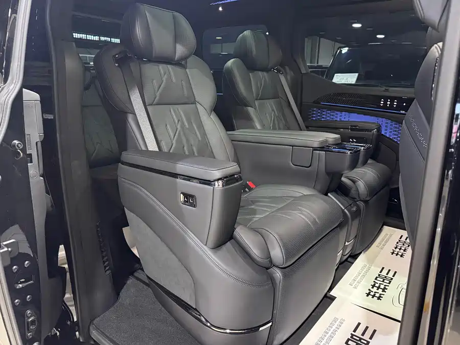 900x675_0_q87_c42_autohomecar__ChxpV2mqqz6AEJcKAAhXn6Iq0Nc225.jpg.webp Used Zeekr 009 2024 six-seat executive version four-wheel drive 108kWh