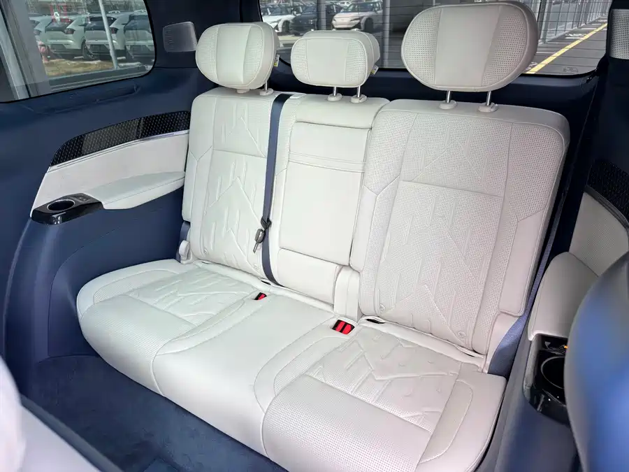 Used Zeekr 009 2024 seven-seat aisle version four-wheel drive 108kWh