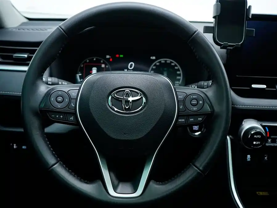Used Toyota RAV4 Rongfang 2023 2.0L CVT two-wheel drive 20th anniversary platinum commemorative edition