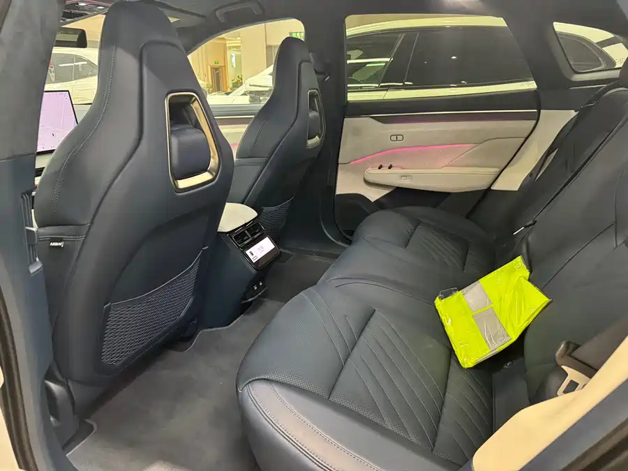 900x675_0_q87_c42_autohomecar__ChxpV2mrj_iAM-aaAAdR57tqPFI717.jpg.webp Used Zeekr 001 2025 YOU version 100kWh four-wheel drive