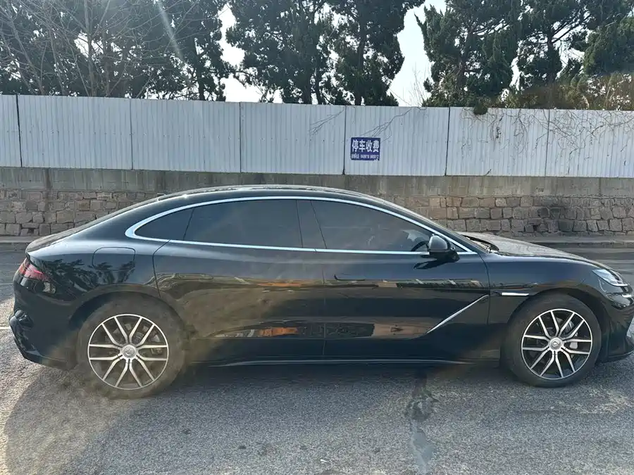 Used Denza Z9 2024 1100km four-wheel drive Ultra version