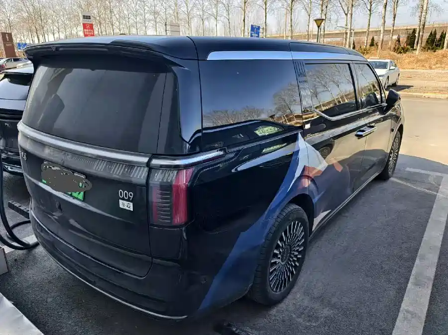 900x675_0_q87_c42_autohomecar__ChxpV2mrtLaAEdlGAAI6flrm2Wk545.jpg.webp Used Zeekr 009 2024 six-seat executive version four-wheel drive 108kWh