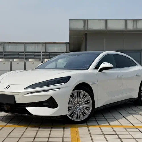 900x675_0_q87_c42_autohomecar__ChxpV2muU1iAFXUyAAdoxX7JyUU655.jpg.webp Used Denza Z9 2024 1100km four-wheel drive Ultra version